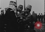 Immagine di Il maresciallo Joffre premia la prima guerra mondiale Francia, 1916, secondo 22 filmato di repertorio 65675078701