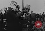 Immagine di Il maresciallo Joffre premia la prima guerra mondiale Francia, 1916, secondo 25 filmato di repertorio 65675078701