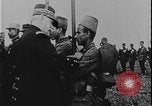 Immagine di Il maresciallo Joffre premia la prima guerra mondiale Francia, 1916, secondo 27 filmato di repertorio 65675078701