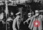 Image Le roi George V visite la première Guerre mondiale de France France, 1916, de la seconde 17 séquences d'archives historiques vidéo 65675078702