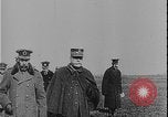 Image Le roi George V visite la première Guerre mondiale de France France, 1916, de la seconde 21 séquences d'archives historiques vidéo 65675078702