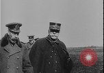 Image Le roi George V visite la première Guerre mondiale de France France, 1916, de la seconde 22 séquences d'archives historiques vidéo 65675078702
