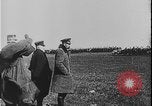 Image Le roi George V visite la première Guerre mondiale de France France, 1916, de la seconde 24 séquences d'archives historiques vidéo 65675078702