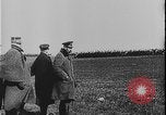Image Le roi George V visite la première Guerre mondiale de France France, 1916, de la seconde 28 séquences d'archives historiques vidéo 65675078702