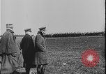 Image Le roi George V visite la première Guerre mondiale de France France, 1916, de la seconde 29 séquences d'archives historiques vidéo 65675078702