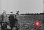 Image Le roi George V visite la première Guerre mondiale de France France, 1916, de la seconde 31 séquences d'archives historiques vidéo 65675078702