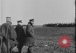 Image Le roi George V visite la première Guerre mondiale de France France, 1916, de la seconde 34 séquences d'archives historiques vidéo 65675078702