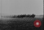 Image Le roi George V visite la première Guerre mondiale de France France, 1916, de la seconde 38 séquences d'archives historiques vidéo 65675078702