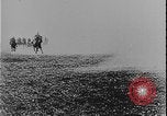 Image Le roi George V visite la première Guerre mondiale de France France, 1916, de la seconde 43 séquences d'archives historiques vidéo 65675078702