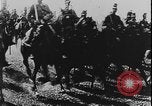 Image Le roi George V visite la première Guerre mondiale de France France, 1916, de la seconde 50 séquences d'archives historiques vidéo 65675078702