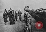 Image La reine Mary visite la première Guerre mondiale de France France, 1916, de la seconde 4 séquences d'archives historiques vidéo 65675078703