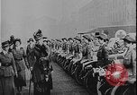 Image La reine Mary visite la première Guerre mondiale de France France, 1916, de la seconde 17 séquences d'archives historiques vidéo 65675078703