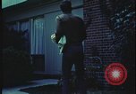 Standbild Hauseinbruch United States USA, 1970, aus Sekunde 18 historischem Filmmaterial Videoclip 65675078750