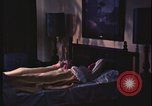 Standbild Hauseinbruch United States USA, 1970, aus Sekunde 20 historischem Filmmaterial Videoclip 65675078750