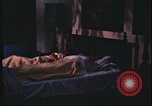 Standbild Hauseinbruch United States USA, 1970, aus Sekunde 28 historischem Filmmaterial Videoclip 65675078750