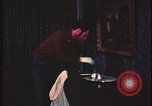 Standbild Hauseinbruch United States USA, 1970, aus Sekunde 52 historischem Filmmaterial Videoclip 65675078750