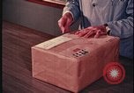 Standbild FBI-Labornachweis-Paket geöffnet United States USA, 1970, aus Sekunde 56 historischem Filmmaterial Videoclip 65675078751