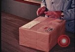 Standbild FBI-Labornachweis-Paket geöffnet United States USA, 1970, aus Sekunde 57 historischem Filmmaterial Videoclip 65675078751