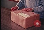 Standbild FBI-Labornachweis-Paket geöffnet United States USA, 1970, aus Sekunde 58 historischem Filmmaterial Videoclip 65675078751