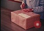 Standbild FBI-Labornachweis-Paket geöffnet United States USA, 1970, aus Sekunde 60 historischem Filmmaterial Videoclip 65675078751