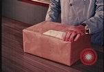 Standbild FBI-Labornachweis-Paket geöffnet United States USA, 1970, aus Sekunde 61 historischem Filmmaterial Videoclip 65675078751