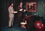 Standbild Tatortnachweise sammeln United States USA, 1970, aus Sekunde 41 historischem Filmmaterial Videoclip 65675078752