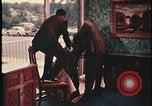 Standbild Analyse der Beweisaufnahme am Tatort United States USA, 1970, aus Sekunde 6 historischem Filmmaterial Videoclip 65675078753