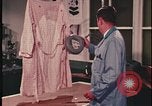Standbild Analyse der Beweisaufnahme am Tatort United States USA, 1970, aus Sekunde 26 historischem Filmmaterial Videoclip 65675078753