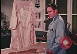Standbild Analyse der Beweisaufnahme am Tatort United States USA, 1970, aus Sekunde 28 historischem Filmmaterial Videoclip 65675078753