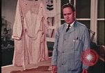 Standbild Analyse der Beweisaufnahme am Tatort United States USA, 1970, aus Sekunde 36 historischem Filmmaterial Videoclip 65675078753
