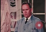 Standbild Analyse der Beweisaufnahme am Tatort United States USA, 1970, aus Sekunde 44 historischem Filmmaterial Videoclip 65675078753