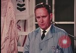 Standbild Analyse der Beweisaufnahme am Tatort United States USA, 1970, aus Sekunde 45 historischem Filmmaterial Videoclip 65675078753