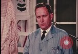 Standbild Analyse der Beweisaufnahme am Tatort United States USA, 1970, aus Sekunde 46 historischem Filmmaterial Videoclip 65675078753