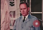 Standbild Analyse der Beweisaufnahme am Tatort United States USA, 1970, aus Sekunde 47 historischem Filmmaterial Videoclip 65675078753