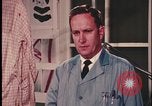 Standbild Analyse der Beweisaufnahme am Tatort United States USA, 1970, aus Sekunde 48 historischem Filmmaterial Videoclip 65675078753