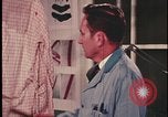 Standbild Analyse der Beweisaufnahme am Tatort United States USA, 1970, aus Sekunde 51 historischem Filmmaterial Videoclip 65675078753