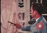 Standbild Analyse der Beweisaufnahme am Tatort United States USA, 1970, aus Sekunde 55 historischem Filmmaterial Videoclip 65675078753