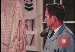 Standbild Analyse der Beweisaufnahme am Tatort United States USA, 1970, aus Sekunde 56 historischem Filmmaterial Videoclip 65675078753