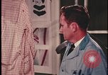 Standbild Analyse der Beweisaufnahme am Tatort United States USA, 1970, aus Sekunde 57 historischem Filmmaterial Videoclip 65675078753