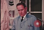 Standbild Analyse der Beweisaufnahme am Tatort United States USA, 1970, aus Sekunde 59 historischem Filmmaterial Videoclip 65675078753