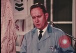 Standbild Analyse der Beweisaufnahme am Tatort United States USA, 1970, aus Sekunde 61 historischem Filmmaterial Videoclip 65675078753