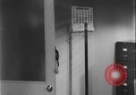Standbild Detective untersucht Autodiebstahl Silver Spring Maryland USA, 1956, aus Sekunde 3 historischem Filmmaterial Videoclip 65675078758