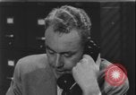 Standbild Detective untersucht Autodiebstahl Silver Spring Maryland USA, 1956, aus Sekunde 60 historischem Filmmaterial Videoclip 65675078758