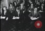 Standbild FBI-Auszubildende besuchen Kriminallabor United States USA, 1959, aus Sekunde 4 historischem Filmmaterial Videoclip 65675078760