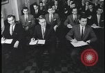 Standbild FBI-Auszubildende besuchen Kriminallabor United States USA, 1959, aus Sekunde 5 historischem Filmmaterial Videoclip 65675078760