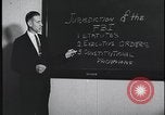 Standbild FBI-Auszubildende besuchen Kriminallabor United States USA, 1959, aus Sekunde 6 historischem Filmmaterial Videoclip 65675078760