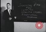 Standbild FBI-Auszubildende besuchen Kriminallabor United States USA, 1959, aus Sekunde 8 historischem Filmmaterial Videoclip 65675078760