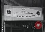 Standbild FBI-Auszubildende besuchen Kriminallabor United States USA, 1959, aus Sekunde 14 historischem Filmmaterial Videoclip 65675078760