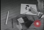 Standbild FBI-Auszubildende besuchen Kriminallabor United States USA, 1959, aus Sekunde 24 historischem Filmmaterial Videoclip 65675078760