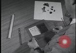 Standbild FBI-Auszubildende besuchen Kriminallabor United States USA, 1959, aus Sekunde 26 historischem Filmmaterial Videoclip 65675078760